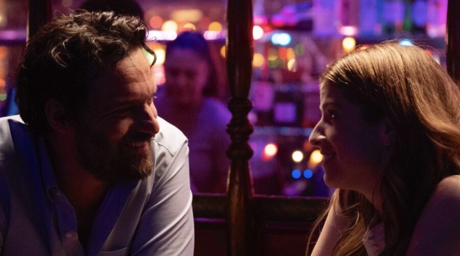 Jake Johnson E Anna Kendrick In Autosufficienza Credits Paramount Plus