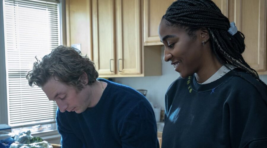 Jeremy Allen White E Ayo Edebiri In The Bear Credits Disney Plus
