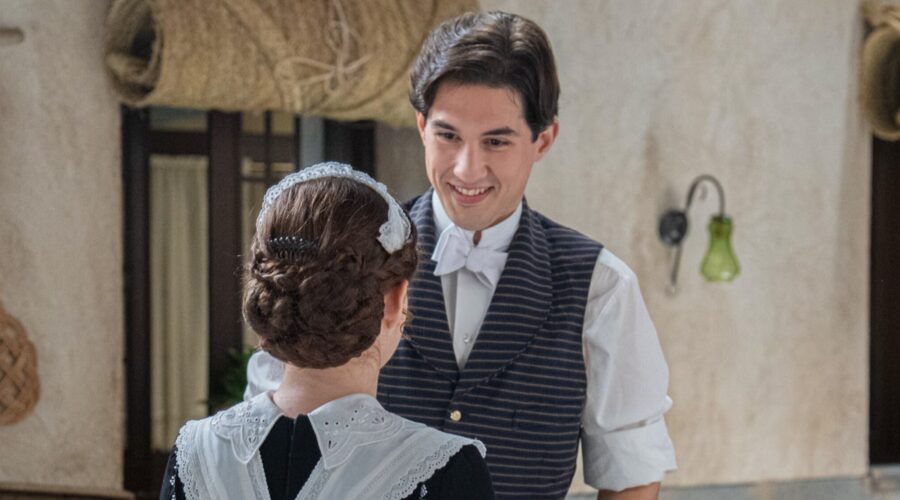 Mario Garcia (Salvador), Sara Molina (Maria Fernandez) In La Promessa Credits Rete In Rete