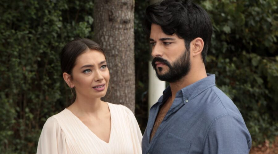 Da sinistra: Neslihan Atagül (Nihan Sezin) e Burak Özçivit (Kemal Soydere) in una scena di “Endless Love”. Credits: RTI Mediaset.