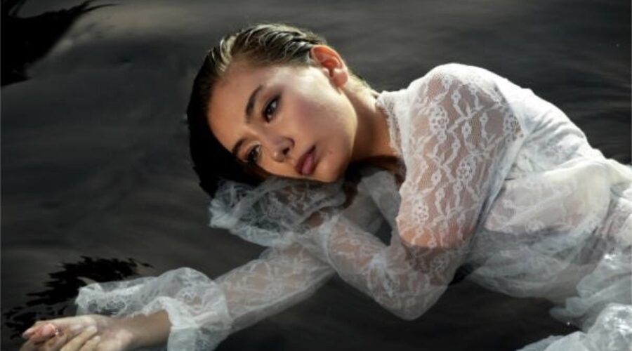Neslihan Atagül (Nihan Sezin) in una scena di “Endless Love”. Credits: RTI Mediaset.