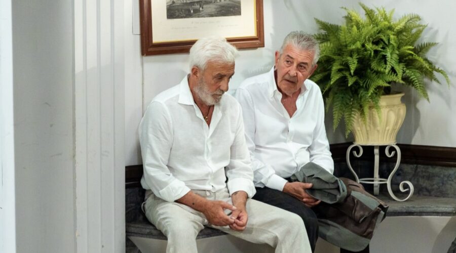 Da sinistra: Patrizio Rispo (Raffaele) e Marzio Honorato (Renato) in una scena di “Un Posto Al Sole” Credits: Rai.