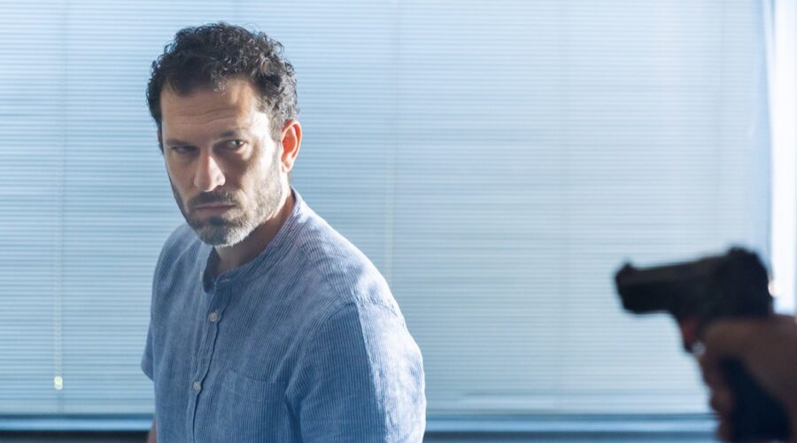 Fiorenzo Madonna (Eduardo) in una scena di “Un Posto Al Sole”. Credits: Rai.