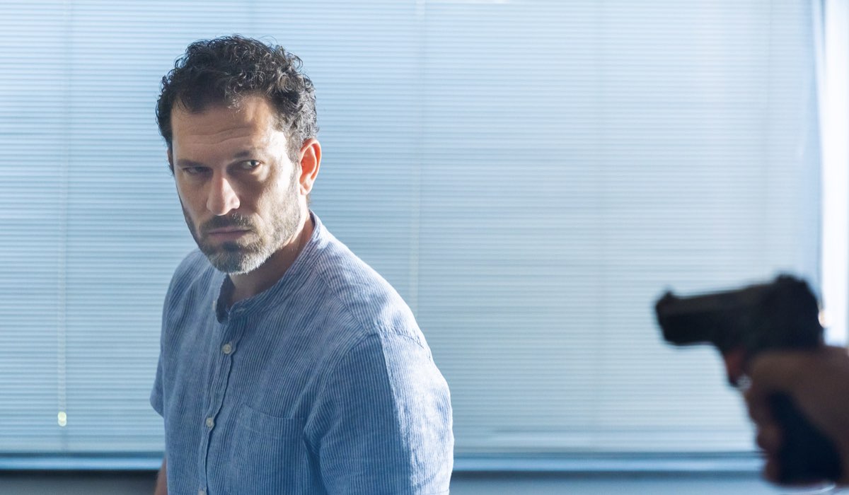 Fiorenzo Madonna (Eduardo) in una scena di “Un Posto Al Sole”. Credits: Rai.