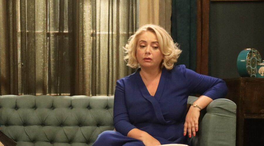 Sibel Tasçioglu (Sermin) in una scena di “Terra Amara”. Credits: RTI Mediaset.