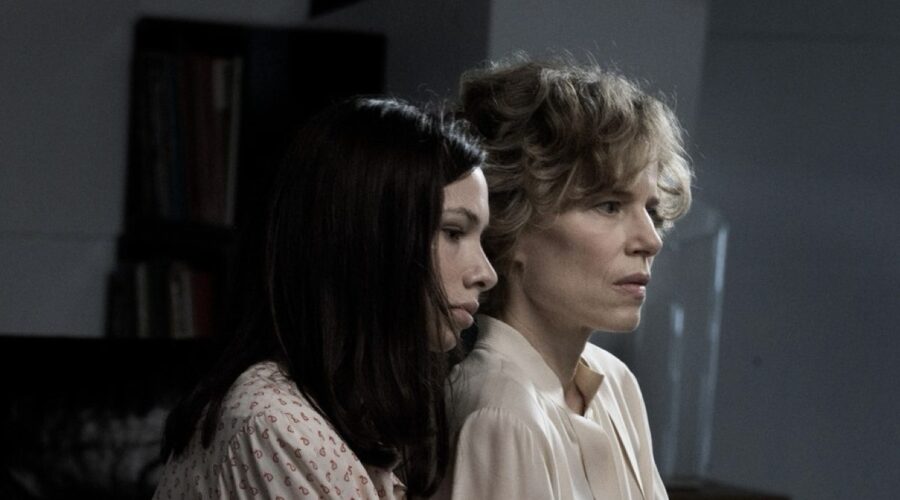 Sonia Bergamasco E Beatrice Barison In La Vita Accanto Credits 01 Distribution
