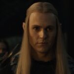 Charlie Vickers (Sauron) in una scena de “Il Signore degli Anelli: Gli Anelli del Potere 2”. Credits: Prime Video.