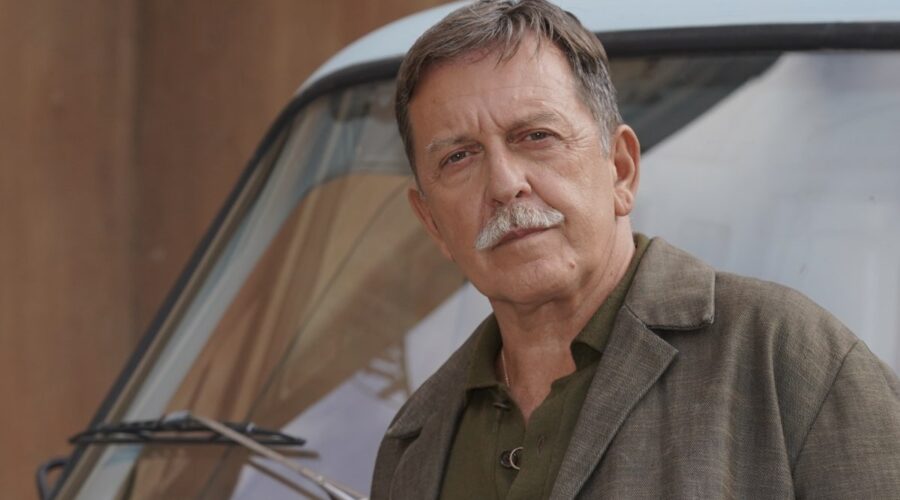 Pietro Genuardi (Armando Ferraris) in un posato per “Il Paradiso Delle Signore 9”. Credits: Rai.