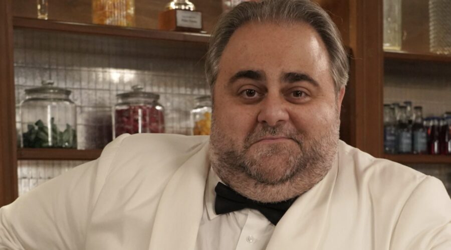 Massimo Cagnina (Ciro Puglisi) in un posato per “Il Paradiso Delle Signore 9”. Credits: Rai.