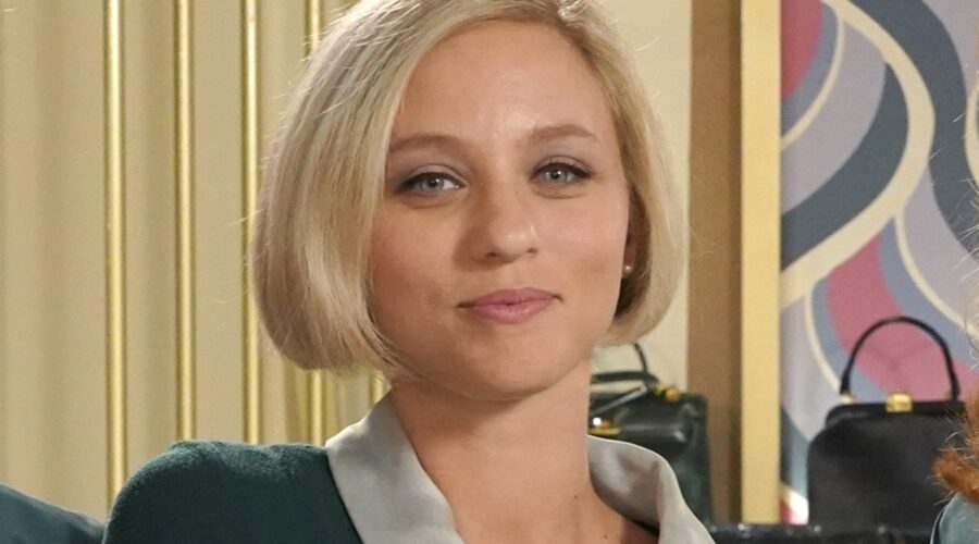 Francesca Del Fa (Irene Cipriani) in un posato per “Il Paradiso Delle Signore 9”. Credits: Rai.