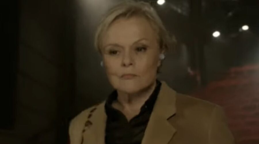 Muriel Robin (Louise Arbus) in una scena del trailer di “Master Crimes”. Credits: TF1/Rai.