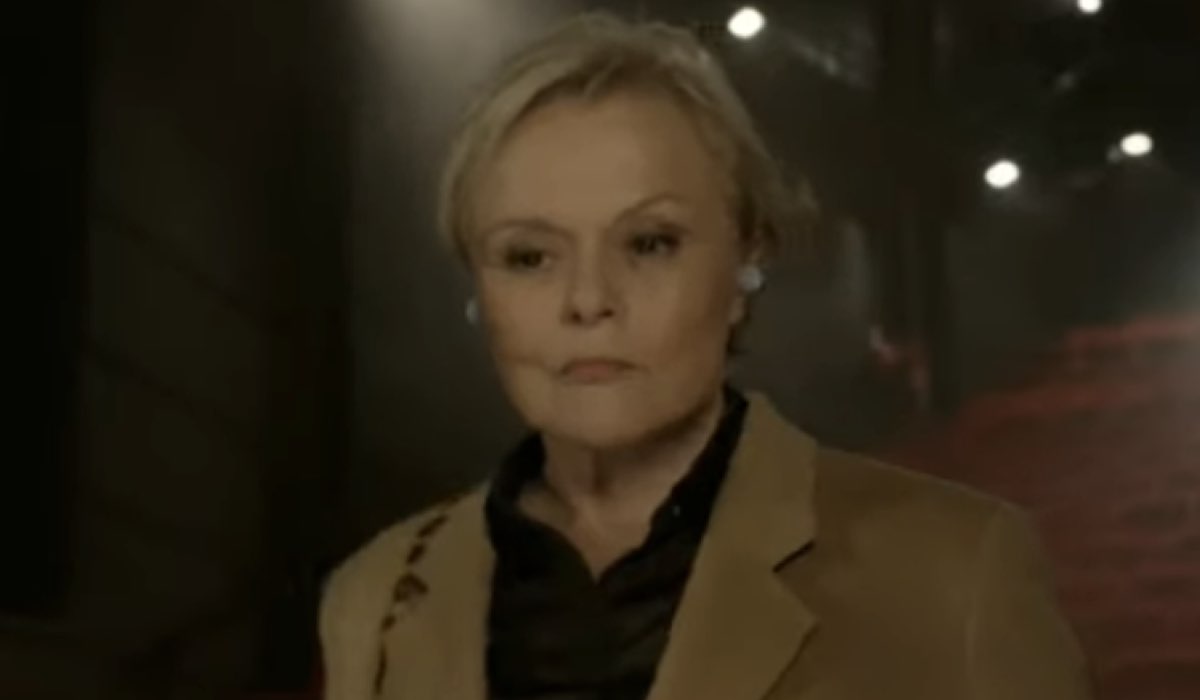 Muriel Robin (Louise Arbus) in una scena del trailer di “Master Crimes”. Credits: TF1/Rai.