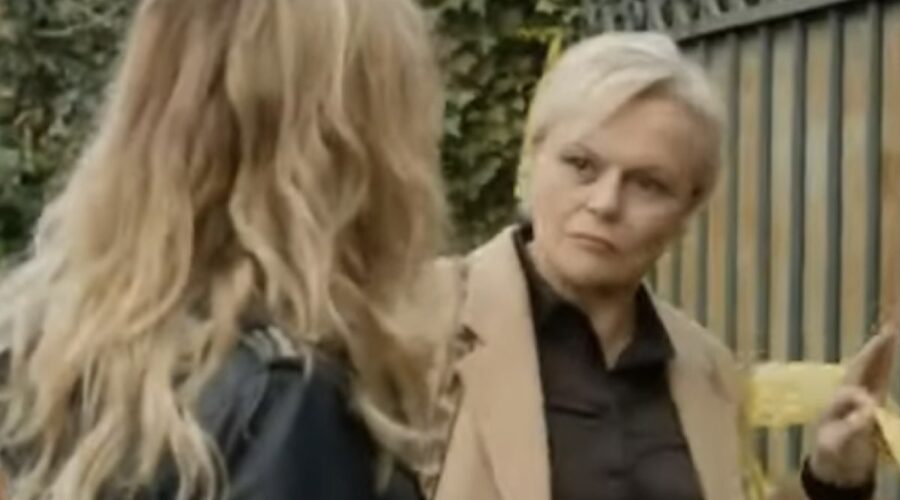 Muriel Robin (Louise Arbus) in una scena del trailer di “Master Crimes”. Credits: TF1/Rai.