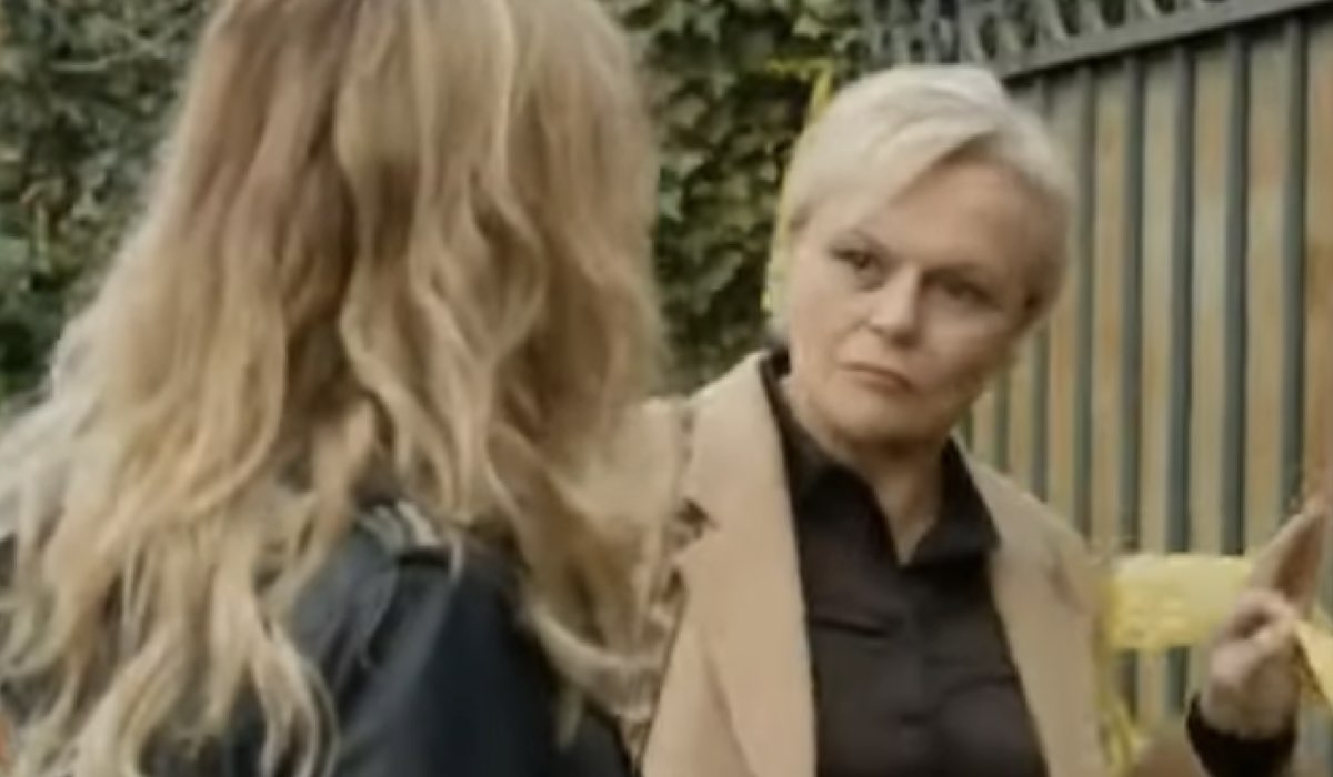 Muriel Robin (Louise Arbus) in una scena del trailer di “Master Crimes”. Credits: TF1/Rai.