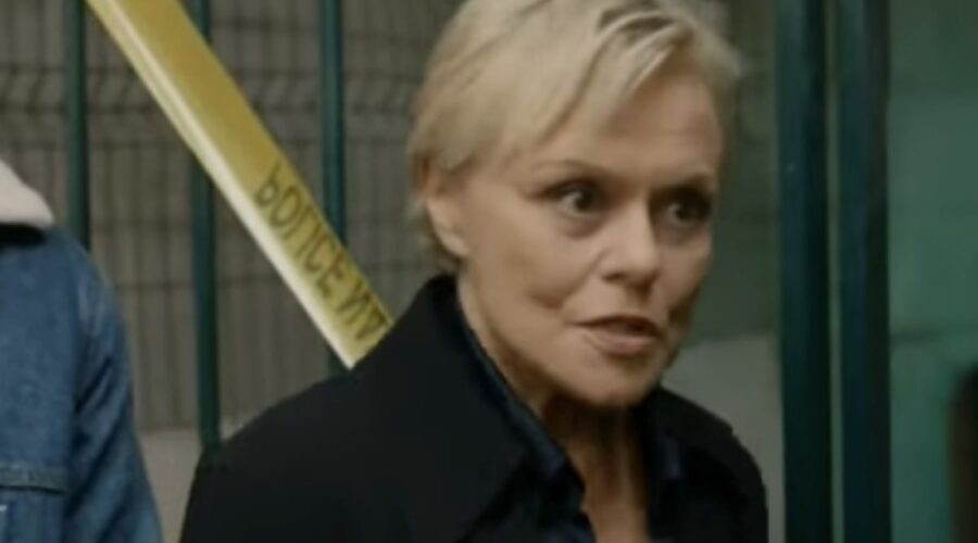 Muriel Robin (Louise Arbus) in una scena del trailer di “Master Crimes”. Credits: TF1/Rai.