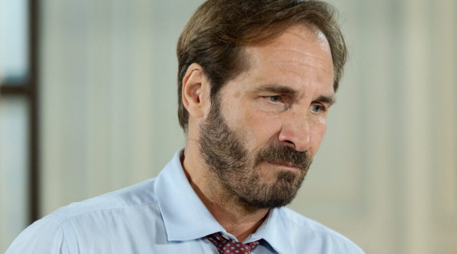 Maurizio Aiello (Alberto) in una scena di “Un Posto Al Sole”. Credits: Rai.