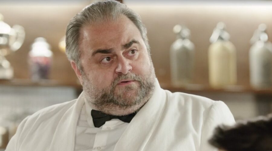 Massimo Cagnina (Ciro Puglisi) in una scena della puntata 4 de “Il Paradiso Delle Signore 9”. Credits: Rai.