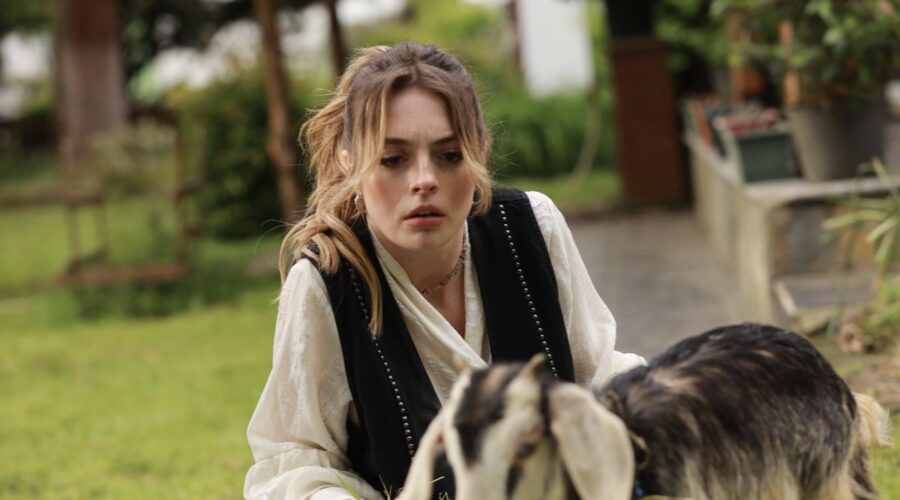 Melis Sezen (Deva Nakkasoglu) in una scena de “La Rosa Della Vendetta”. Credits: RTI Mediaset.