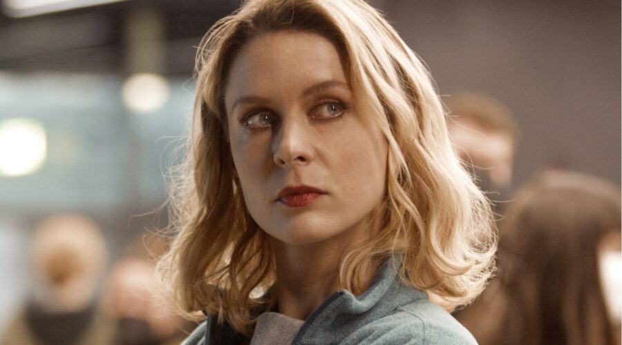 Elena Radonicich (Eva Kofler) in una scena di “Brennero”. Credits: Rai.