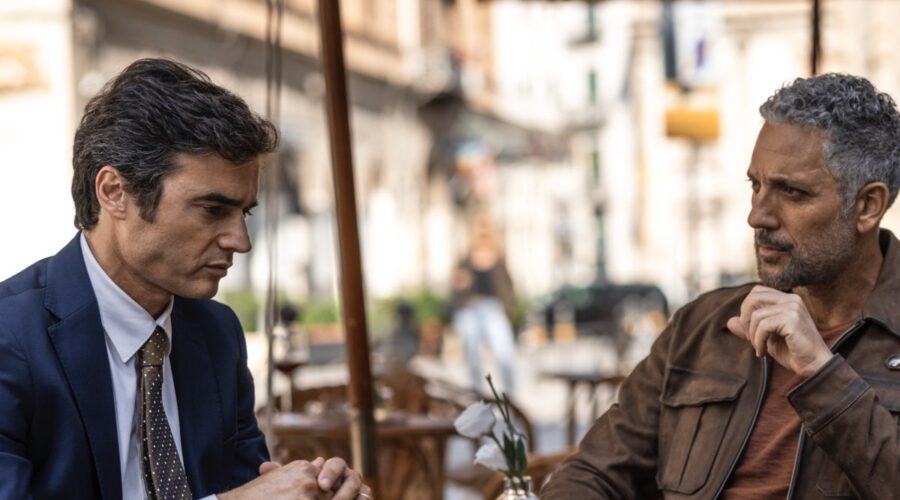 Da sinistra: Paolo Briguglia (Roberto Corsaro) e Giuseppe Fiorello (Fabrizio Corsaro) in una scena de “I Fratelli Corsaro“. Credits: Mediaset.