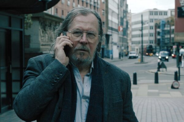 Gary Oldman (Jackson Lamb) in una scena di “Slow Horses 4”. Credits: Apple Tv Plus.