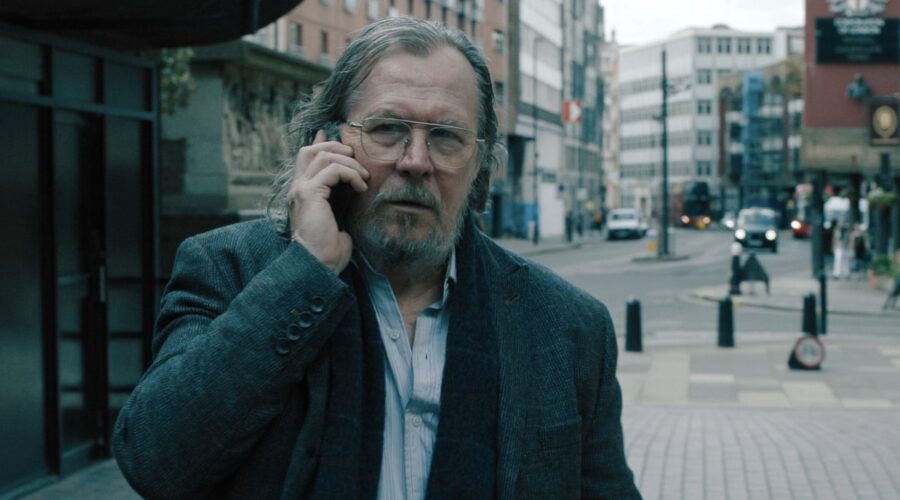 Gary Oldman (Jackson Lamb) in una scena di “Slow Horses 4”. Credits: Apple Tv Plus.
