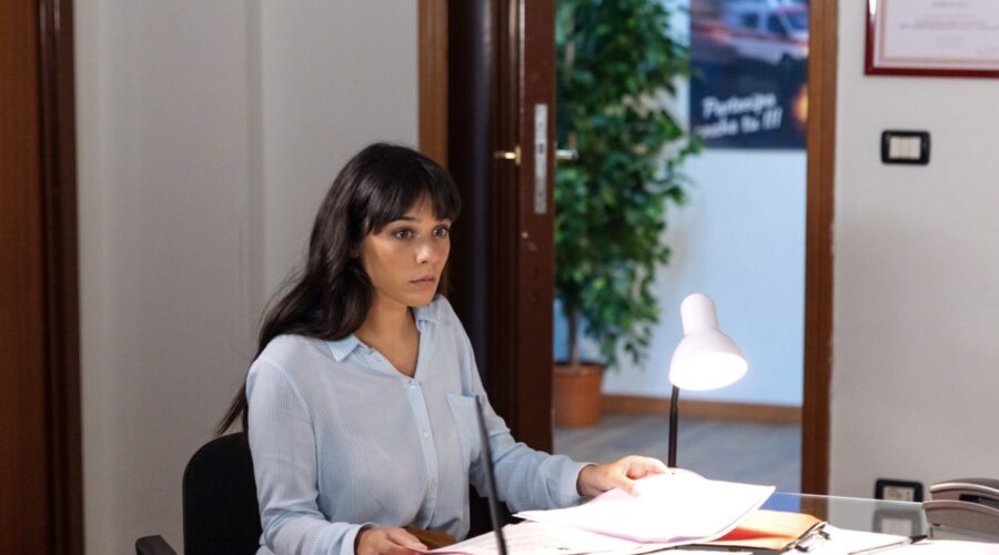 Giorgia Gianetiempo (Rossella) in una scena di “Un Posto Al Sole”. Credits: Rai.