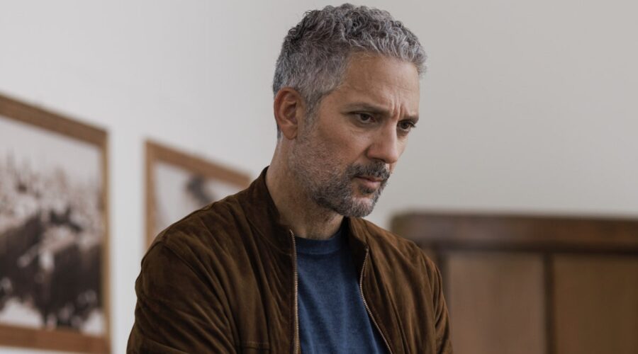 Giuseppe Fiorello (Fabrizio Corsaro) in una scena de “I Fratelli Corsaro“. Credits: Mediaset.