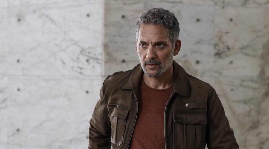 Giuseppe Fiorello (Fabrizio Corsaro) in una scena de “I Fratelli Corsaro“. Credits: Mediaset.