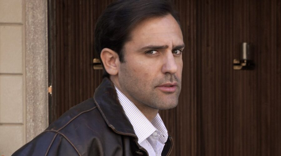 Thomas Santu (Enrico Brancaccio) in un posato per “Il Paradiso Delle Signore 9”. Credits: Rai.