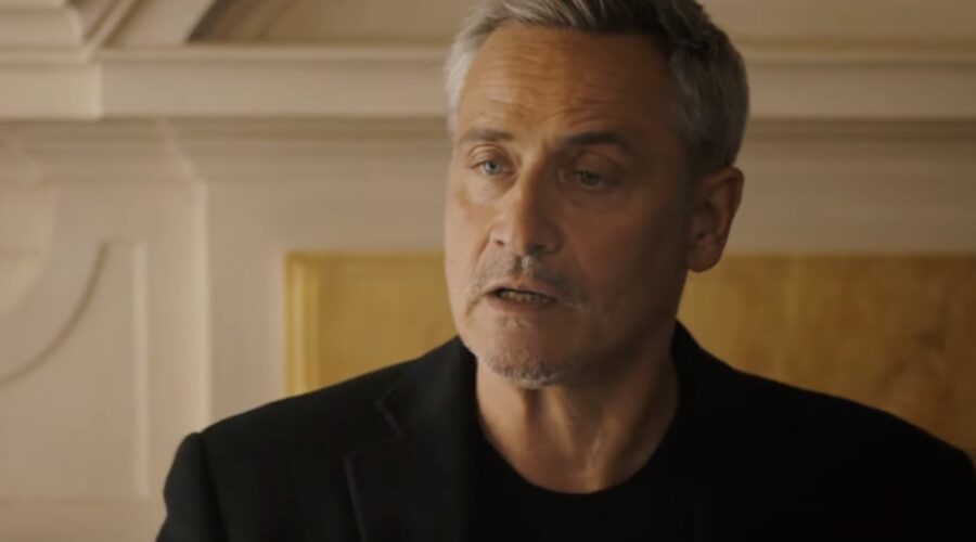 Jean-Michel Tinivelli (Simon) in una scena dal trailer di “Simon Coleman”. Credits: France Télévisions/ Fotogramma da YouTube.