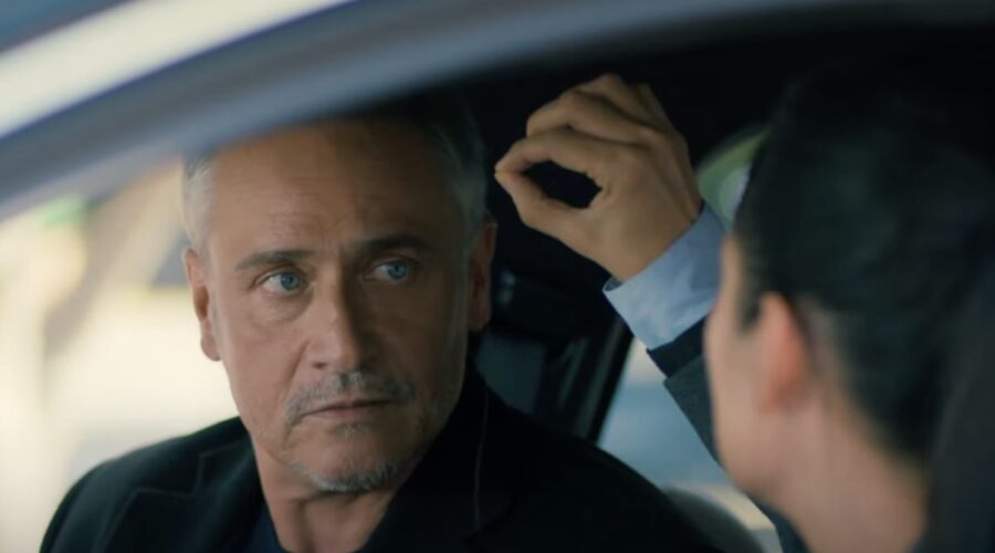 Jean-Michel Tinivelli (Simon) in una scena dal trailer di “Simon Coleman”. Credits: France Television/ Fotogramma da YouTube.