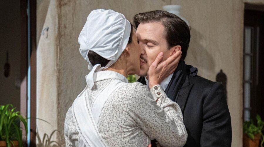 Marcos Orengo (Feliciano), Andrea Del Rio (Teresa Villamil) In La Promessa 18 Settembre Credits Rete In Rete
