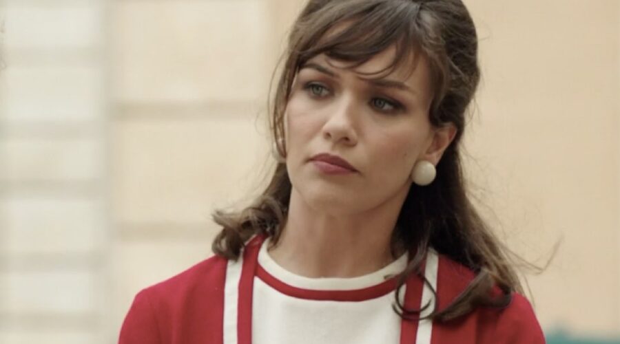 Gloria Radulescu (Marta Guarnieri) in una scena della puntata 4 de “Il Paradiso Delle Signore 9”. Credits: Rai.