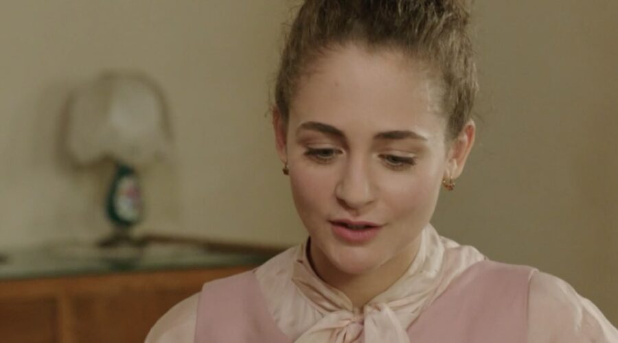 Giulia Sangiorgi (Mirella Vanni) in una scena della puntata 4 de “Il Paradiso Delle Signore 9”. Credits: Rai.