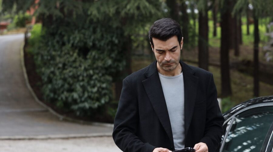 Murat Ünalmış (Gülcemal) in una scena de “La Rosa Della Vendetta”. Credits: RTI Mediaset.