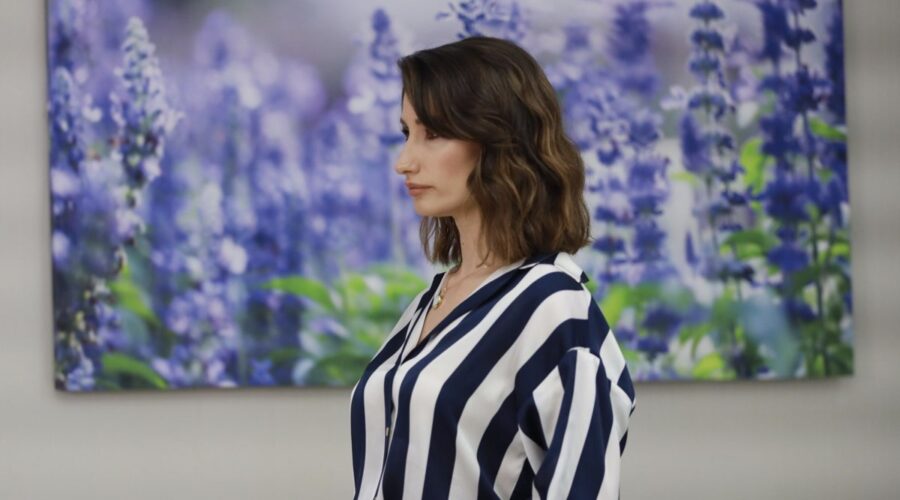 Nilay Erdönmez (Gülendam Şahin) in una scena de “La Rosa Della Vendetta”. Credits: RTI Mediaset.