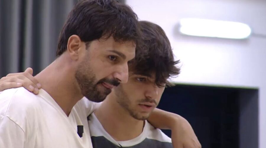 Da sinistra: Raimondo Todaro e Nicholas nella puntata quotidiana del 27 settembre 2023 di ”Amici di Maria De Filippi 23”. Credits: Mediaset/Mediaset Infinity.