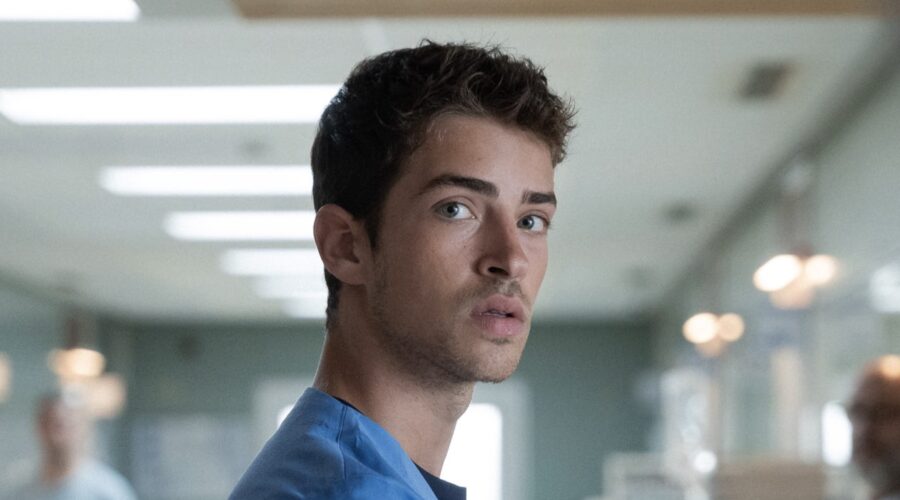 Respira. Manu Ríos As Biel In Episode 02 Of Respira. Cr. Carla Oset Netflix