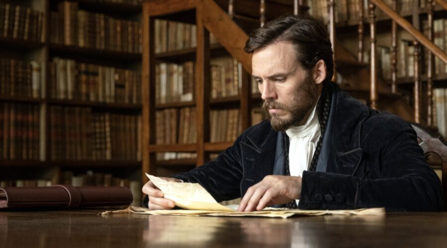 Sam Claflin (Edmond) in una scena dell'episodio 3 de “Il conte di Montecristo“. Credits: Rai.