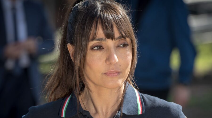 Ambra Angiolini (Sara Nobili) in una scena di “Sempre Al Tuo Fianco”. Credits: Rai.
