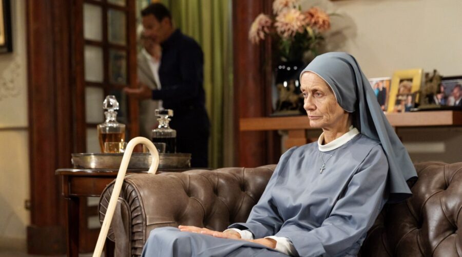 Stefania Micheli (suor Maura) in una scena di “Un Posto Al Sole” Credits: Rai.