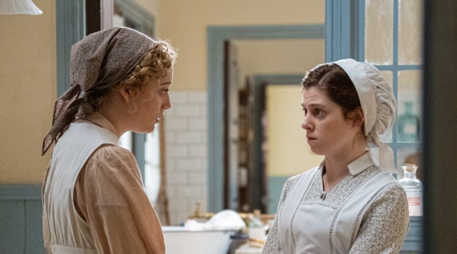 Ana Garces (Jana Exposito); Sara Molina (Maria Fernandez) In La Promessa 306 Credits Rete In Rete