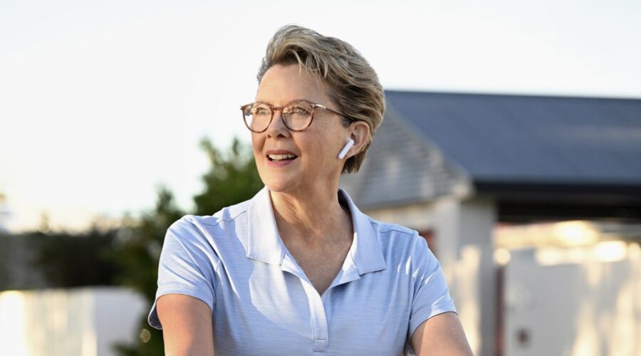 Annette Bening (Joy Delaney) in una scena di “Apples Never Fall” Credits: Timvision.