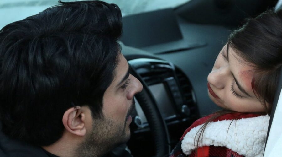 Canale 5 - 1a Tv Burak Özçivit (Kemal Soydere); Neslihan Atagül (Nihan Sezin) Credits Rete In Rete