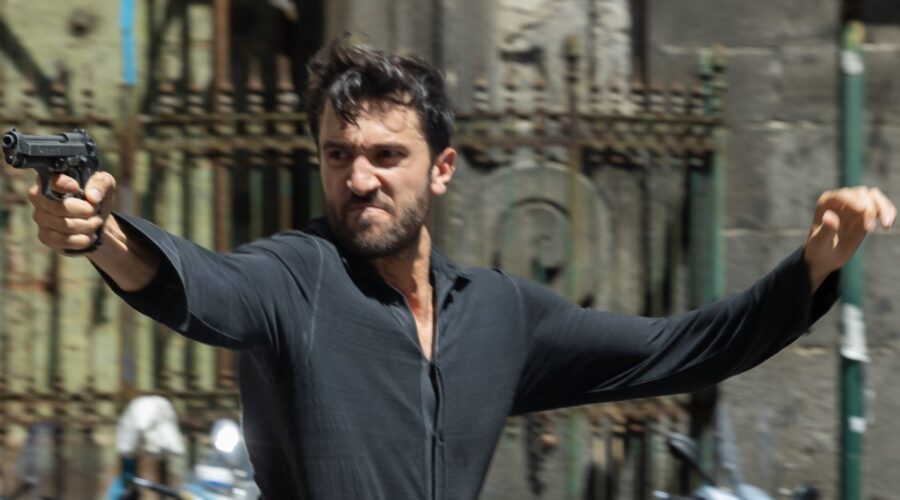 Luigi Miele (Damiano) in una scena di “Un Posto Al Sole”. Credits: Rai.