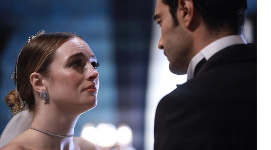 Da sinistra: Melis Sezen (Deva Nakkasoglu) e Murat Ünalmış (Gülcemal) in una scena de “La Rosa Della Vendetta”. Credits: RTI Mediaset.