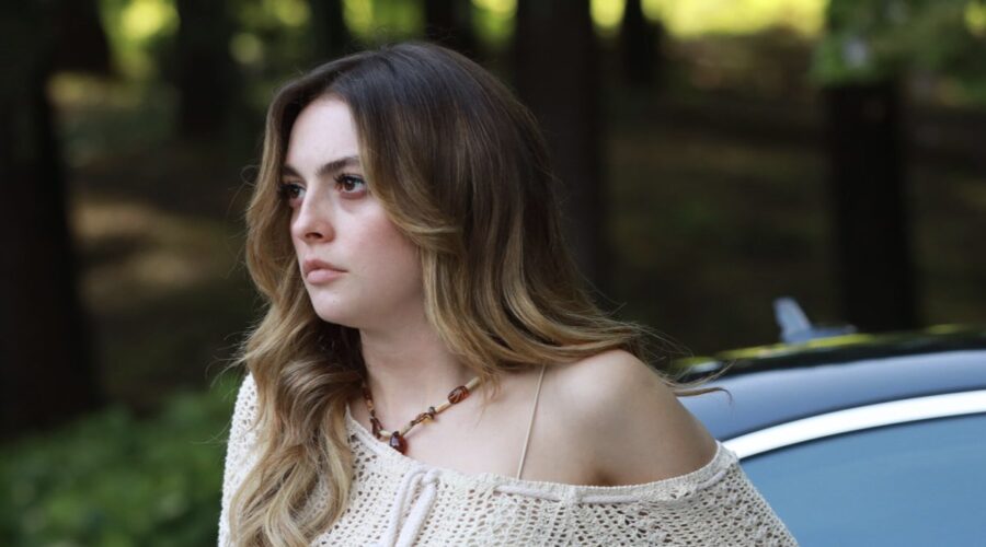 Melis Sezen (Deva Nakkasoglu) in una scena de “La Rosa Della Vendetta”. Credits: RTI Mediaset.