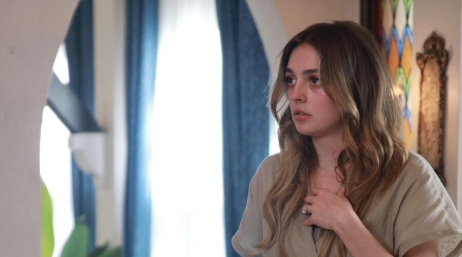 Melis Sezen (Deva Nakkasoglu) in una scena de “La Rosa Della Vendetta”. Credits: RTI Mediaset.