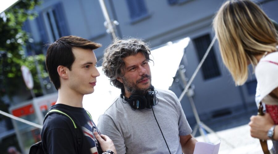 Elia Nuzzolo E Sydney Sibilia Sul Set Di Hanno Ucciso L'uomo Ragno Credits Sky E Lucia Iuorio